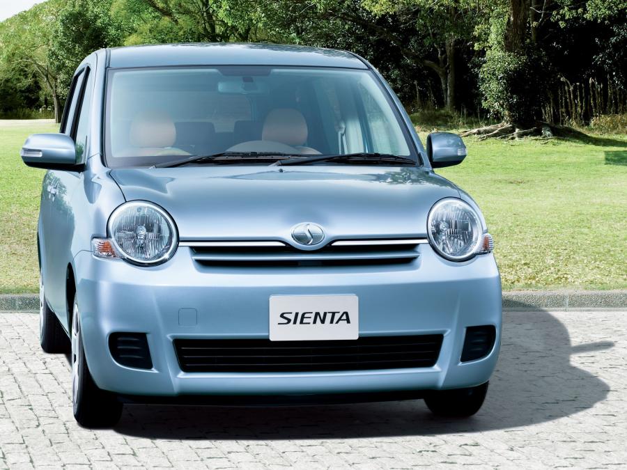  Toyota Sienta 2011 года  (фото 8 из 11)